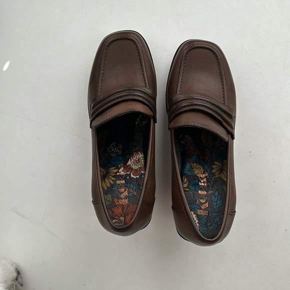 Beautiful pair of Korks platform loafers. Brand new without box. - Picture 1 of 3
